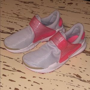Gray/Pink Nike Sock Dart